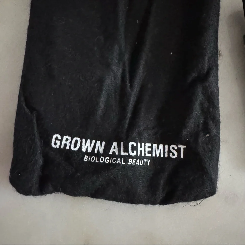 🛍🏙3️⃣ for $1️⃣5️⃣ 🆕 Grown Alchemist mini lip balm & hand cream in pouch